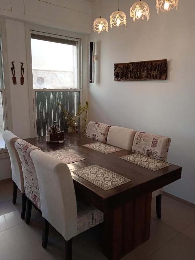 Jaffa Getaway Sea Front, Luxury Duplex, Port & Old 2m Walk Apartment *